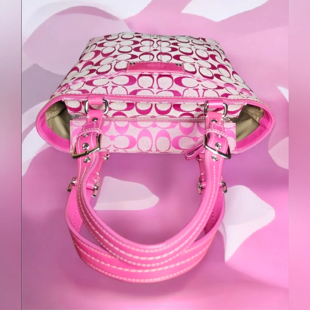 **SOLD**Pink Coach Y2K Hamptons Signature Lunch Tote - Picture 4 of 14